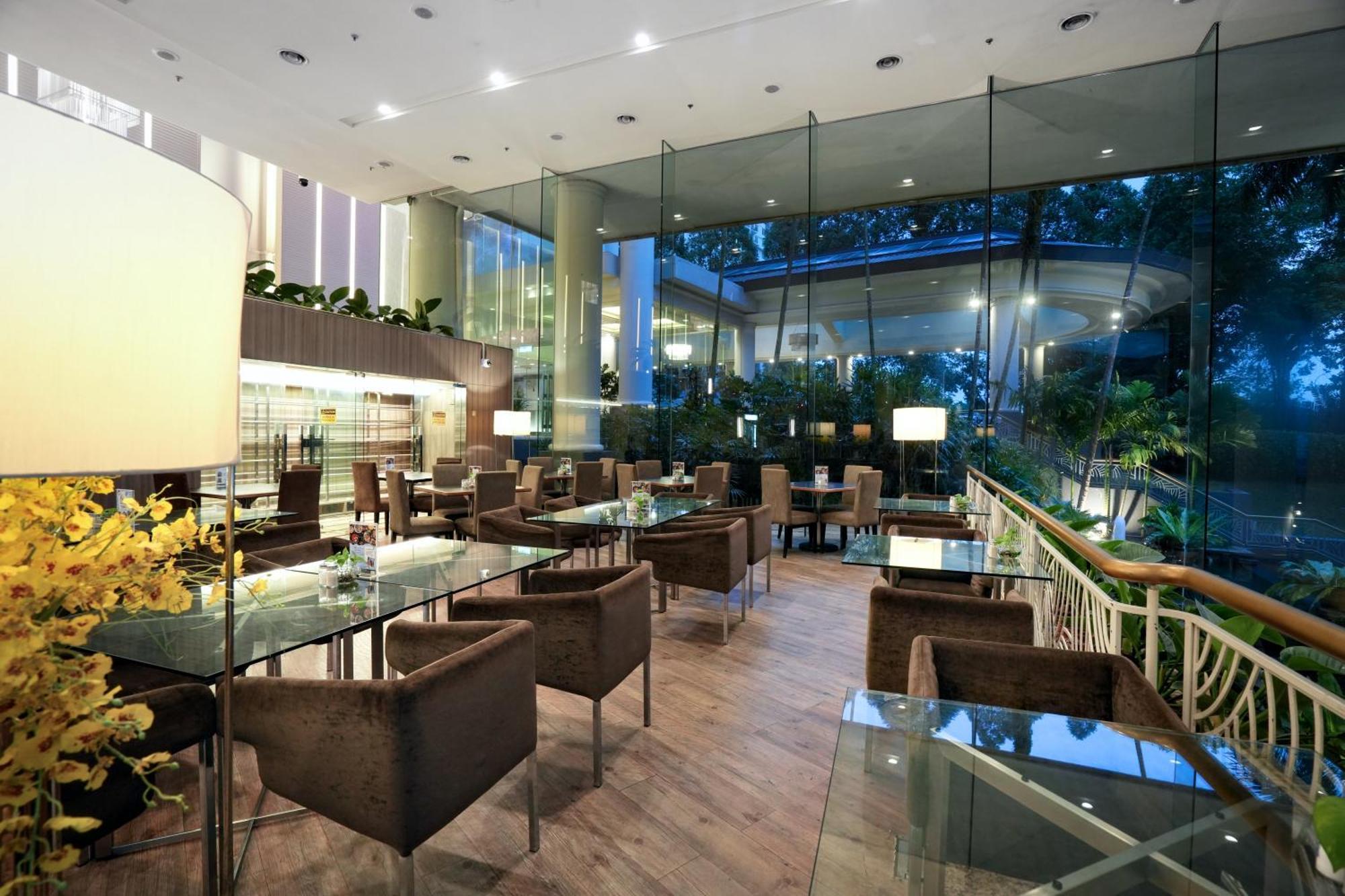 Thistle Johor Bahru Exterior foto The interior of the lounge